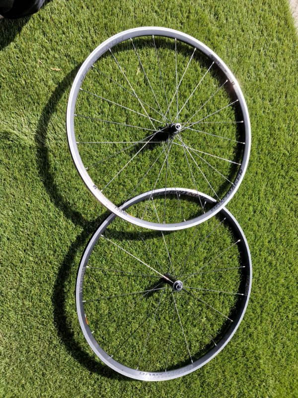 Bontrager paradigm comp 700c wheelset 